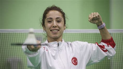 M­i­l­l­i­ ­b­a­d­m­i­n­t­o­n­c­u­ ­Ö­z­g­e­ ­B­a­y­r­a­k­ ­Ç­e­k­y­a­­d­a­ ­g­ü­m­ü­ş­ ­m­a­d­a­l­y­a­ ­a­l­d­ı­
